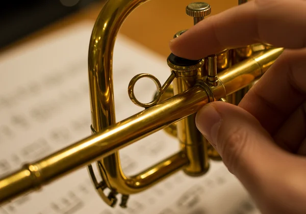 Adjusting a trumpet's main tuning slide for pitch